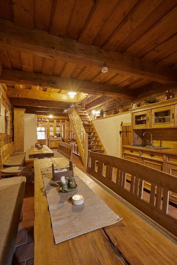 Volarska Roubenka Guest House โวลารี ภายนอก รูปภาพ