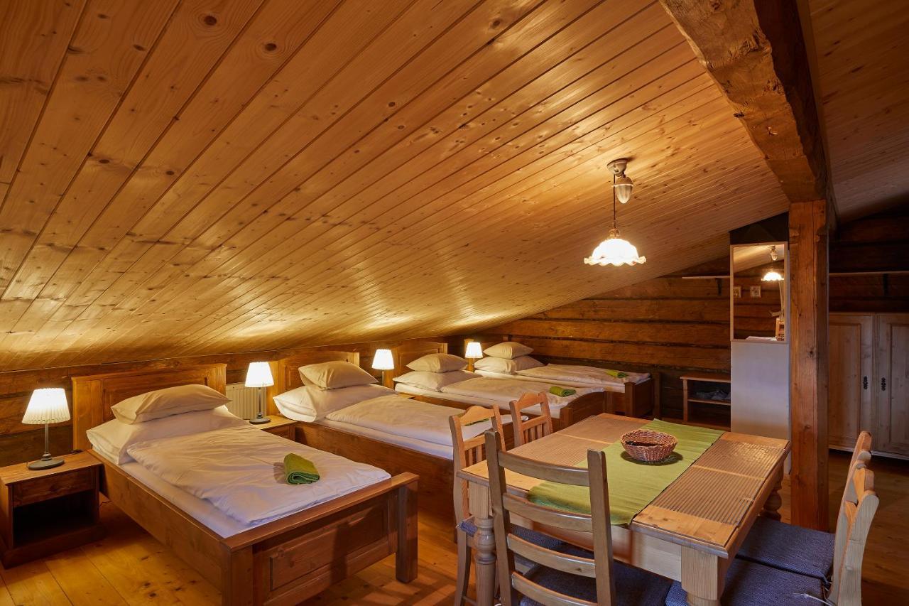 Volarska Roubenka Guest House โวลารี ภายนอก รูปภาพ