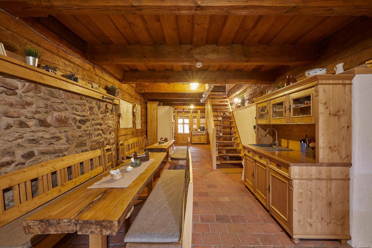 Volarska Roubenka Guest House โวลารี ภายนอก รูปภาพ