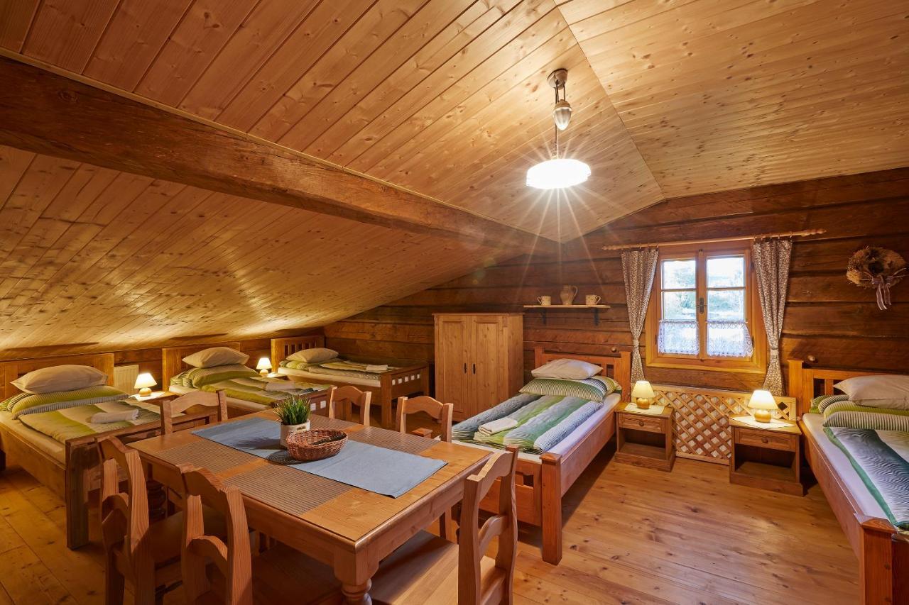 Volarska Roubenka Guest House โวลารี ภายนอก รูปภาพ