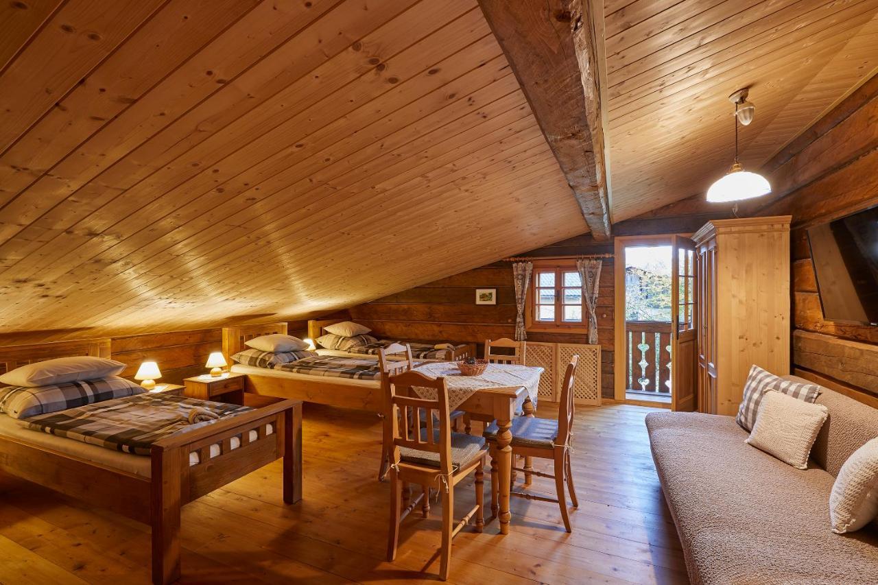 Volarska Roubenka Guest House โวลารี ภายนอก รูปภาพ