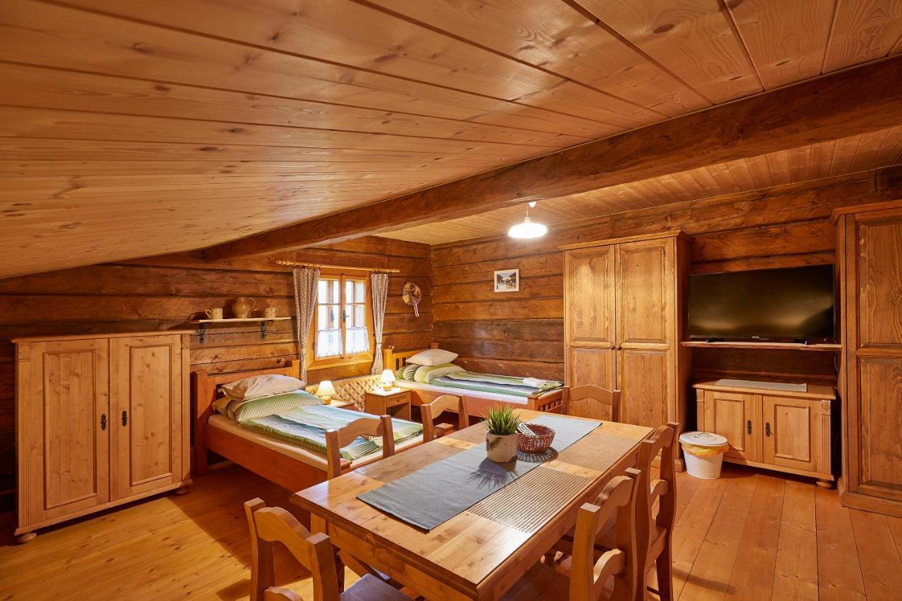 Volarska Roubenka Guest House โวลารี ภายนอก รูปภาพ